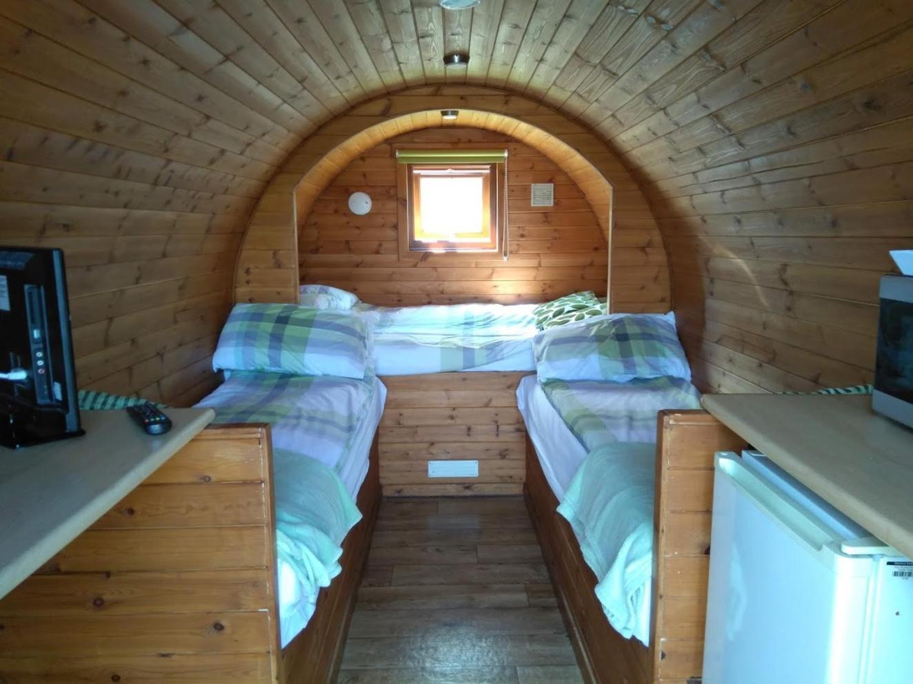 Rivendell Glamping Pods Hotel โฮลส์เวิร์ทธี ภายนอก รูปภาพ