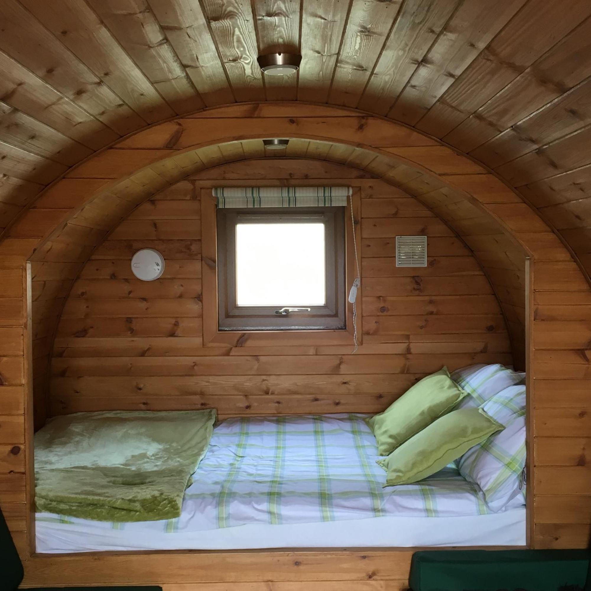 Rivendell Glamping Pods Hotel โฮลส์เวิร์ทธี ภายนอก รูปภาพ