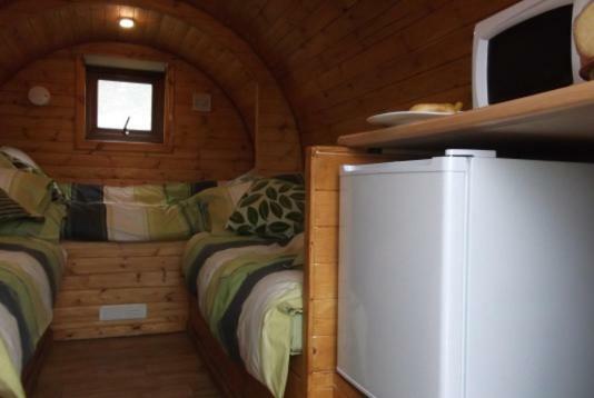 Rivendell Glamping Pods Hotel โฮลส์เวิร์ทธี ภายนอก รูปภาพ